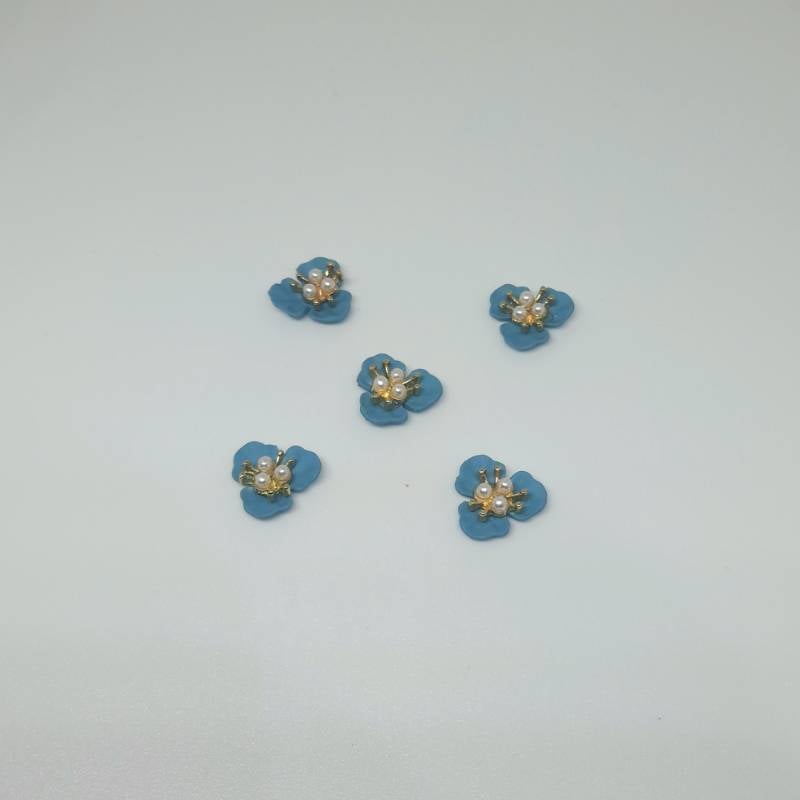 DIJE FLOR TRES PÉTALOS AZUL