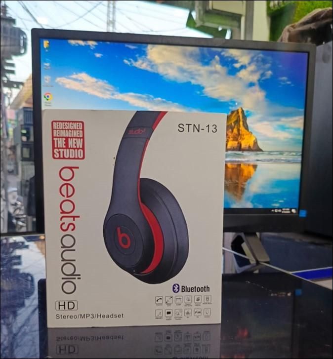 SLEEK BLACK BLUETOOTH HEADPHONES
