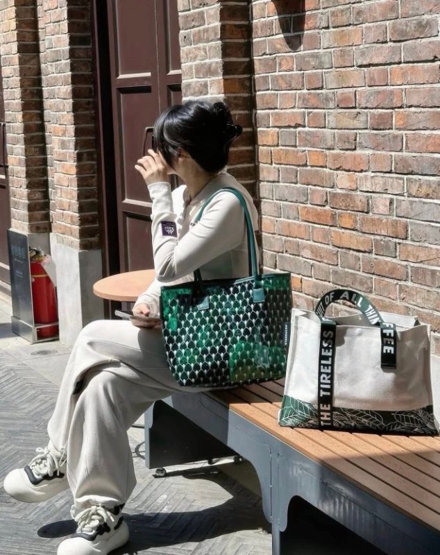 Starbucks Exclusive Jelly Tote w/laptop sleeve