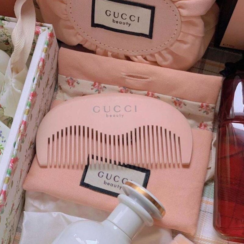 Gucci Beauty Pouch & comb GWP set