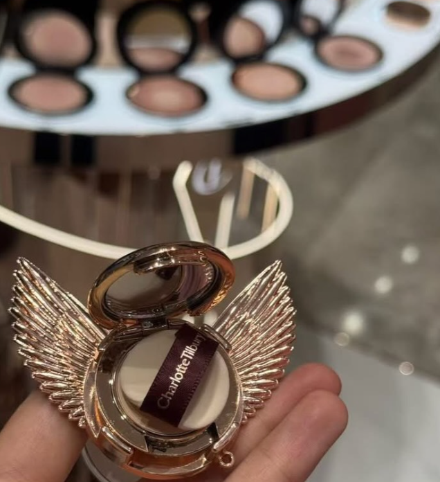 Charlotte Tilburry Phone Grip only (no powder)