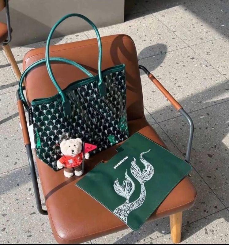 Starbucks Exclusive Jelly Tote w/laptop sleeve