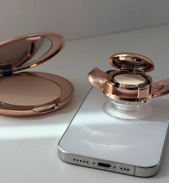 Charlotte Tilburry Phone Grip only (no powder)