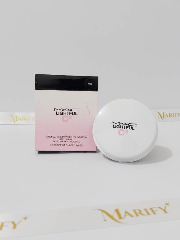 MAC
Lightful C³ Natural Silk Powder Foundation SPF 15/PA++ Refill
