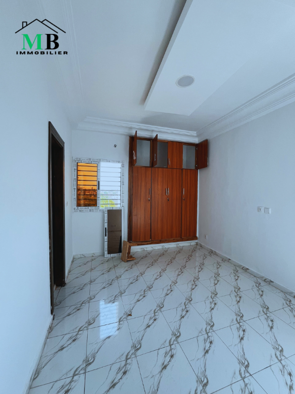 2 PIECES (Chambre Salon)