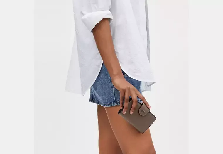 Coach Medium Corner Zip Wallet