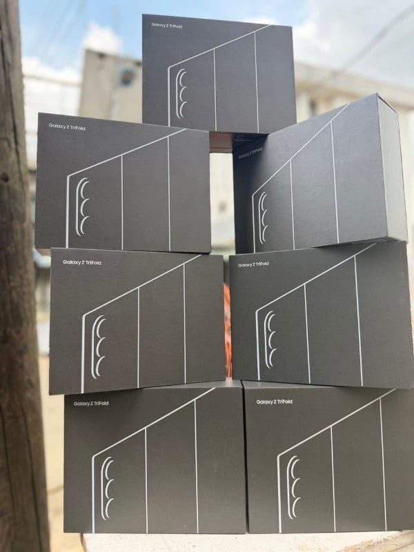SAMSUNG GALAXY Z TRIFOLD 512GB AND 1TB AVAILABLE.

512GB - ₦8.2M
1TB - ₦8.4M