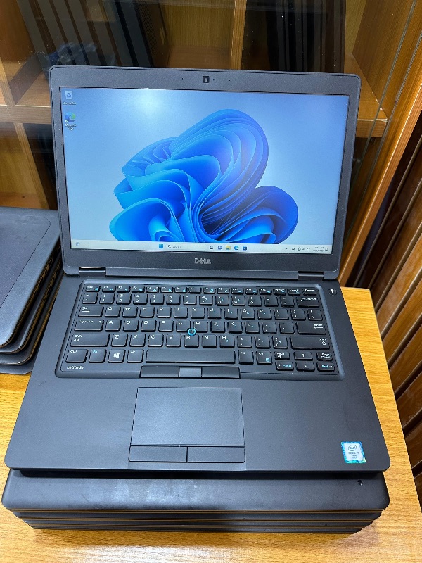 Dell latitude 5480
Intel Core i7-6600U @ 2.6Ghz
16gb ram / 256gb ssd
6th generation
*2gb Nvidia dedicated 930mx dedicated graphics*
Keyboardlight
14” display