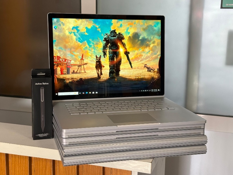 Microsoft Surface Book 2
15" 4K Touch PixelSense Display 
Intel i7-8th Gen 
16GB RAM / 512GB SSD
NVIDIA GTX 1060
6GB Dedicated Graphics 
Face ID IR Camera
(Detachable)
Backlit Keyboard
Laptop,Charger and Pen🖊️