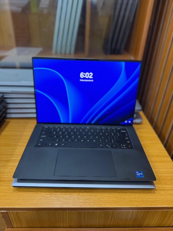 Dell Precision 5560
Intel Core i7-11850H @ 2.5Ghz (16 CPUs - Octacore)
32GB ram; 512GB SSD 
*4gb Nvidia T1200 Dedicated graphics* 
Backlit Keyboard
1920x1200 15.6” WUXGA Display
11th generation