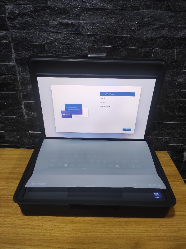 Dell Precision 5690 Workstation 
16" OLED 4K Touchscreen Display 
Intel Core Ultra 9 185H vPro
32GB RAM 
1TB SSD
Nvidia RTX 2000 Ada 8GB GDDR6
Backlight Keyboard
Fingerprint reader and AI Hot Key
FHD HDR IR Camera