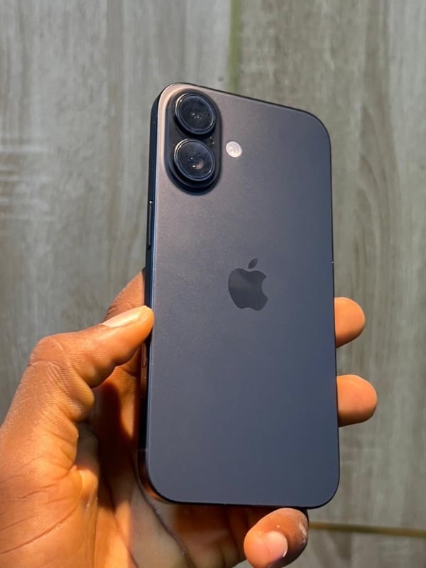 iPhone 16 256gb ESIM Locked BH 100%