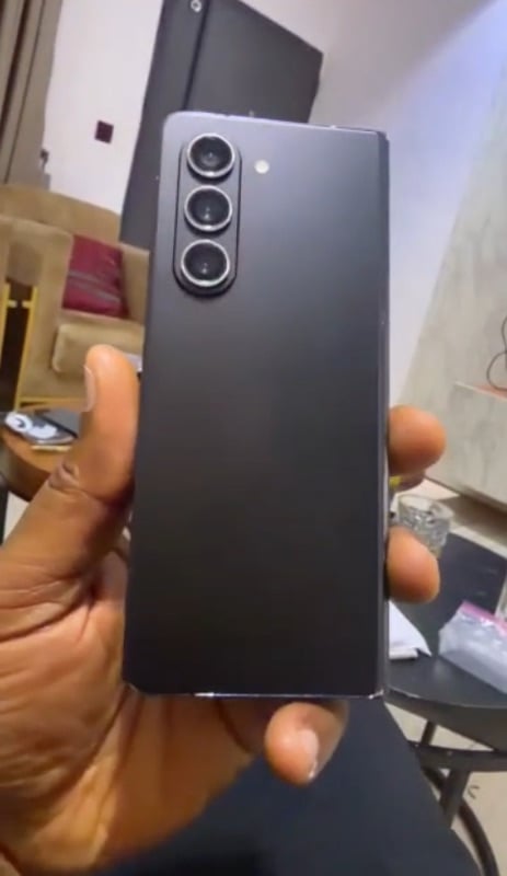 Fold 5 12/256gb locked