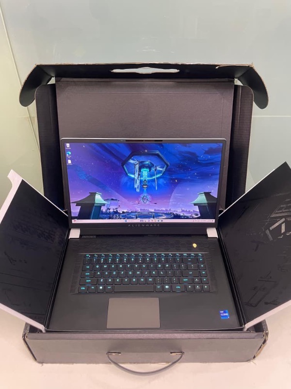 Boxed Alienware X17 R1
17" FHD 360Hz Display
Intel Core i7 11th Generation Processor
Nvidia Geforce RTX 3070 GPU (8GB Dedicated Graphics)
16GB Ram
1TB NVMe SSD
Alien Fx RGB Keyboard and lighting
Face id Unlock
Lunar light design
Box, Laptop and Charger only
