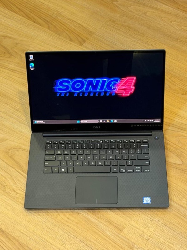 DELL Precision 5540
15.6" 4K UHD, TOUCHSCREEN Display 
9th Gen Intel Core i7-9850H
32GB RAM / 1TB SSD
NVIDIA Quadro T2000
4GB GDDR5 dedicated graphics 
Backlit keyboard
Laptop and Charger 
Excellent battery health