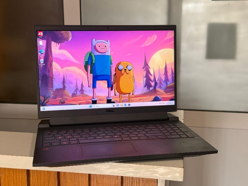 DELL G15 5511
15.6" FHD Display 
11th Gen–Intel i7-11800H
16GB RAM / 1TB SSD
NVIDIA RTX 3060
6GB Dedicated Graphics
Backlit Keyboard 
Laptop and Charger