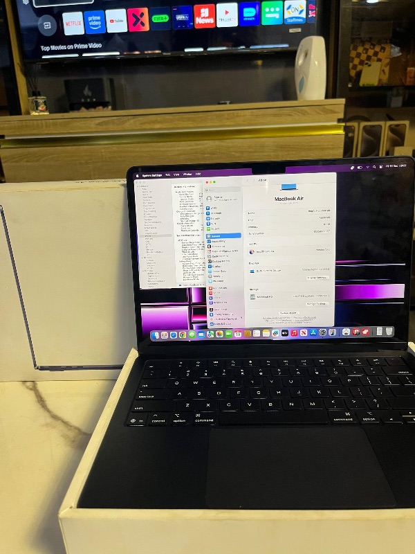 Open box 
MacBook Air 
13-inch, M4, 2025
Apple M4
16gb //256gb 
Cc 64