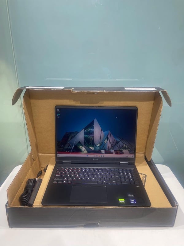 BOXED HP OMEN Slim 16 Gaming
16" WQXGA lPS 165Hz Display
Intel Core Ultra 7 255H 15th Generation Processor
Nvidia Geforce RTX 5060 GPU (8GB Dedicated Graphics)
32GB Ram
1TB SSD
Backlit Keyboard
Thunderbolt ports
Box, Laptop and Charger only