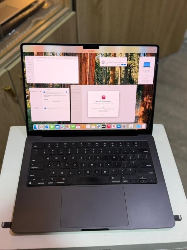 RAZER BLADE 15 ADVANCED
15.6” FHD 360Hz DISPLAY
11th Gen intel Core i7-11800H
32GB RAM / 1TB SSD
Nvidia GeForce RTX 3080
8GB GDDR6 Dedicated Graphics 
RGB Chroma Backlit Keyboard 
THX Spatial Audio | Vapour Chamber 
Cooling Dynamic Boost Tech 
Laptop and Charger