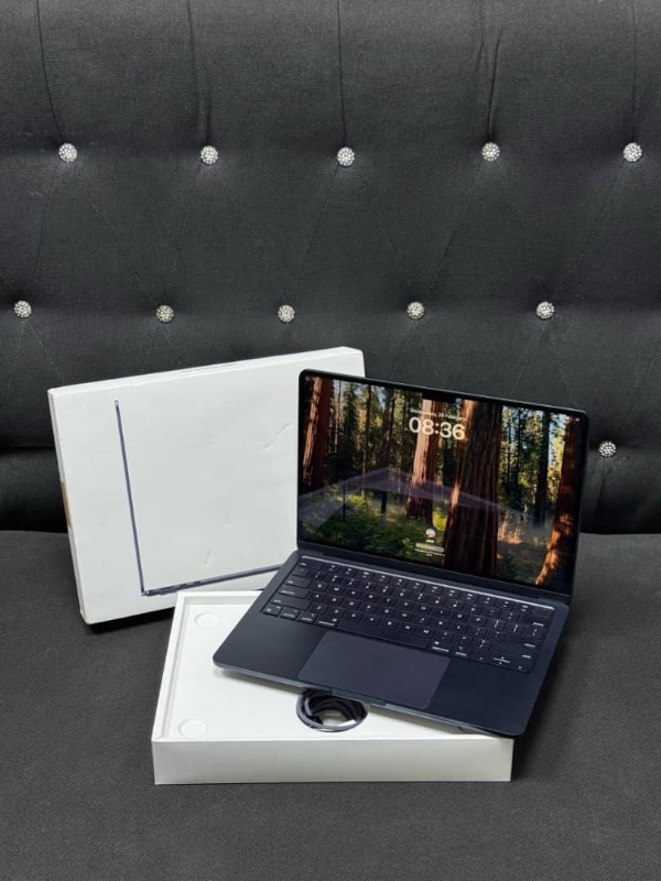 🇺🇸 Open Box
MacBook Air M3
8GB RAM
256GB SSD
13”
Midnight