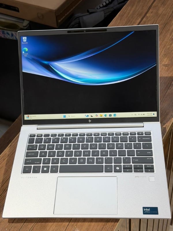 HP Elitebook 840 G11 Laptop 
14-inch WUXGA Display 
14th Gen Intel Core Ultra 5 135U (14 CPUs)
16GB RAM 
512GB SSD 
Intel Arc Graphics 
Intel AI Boost 
Backlit Keyboard 
Face ID Unlock 
Fingerprint Scanner 
Windows 11 Pro
Hp Polystudio with AI Noise reduction 
Hp Wolf Security 
Brand new no Box
*with charger