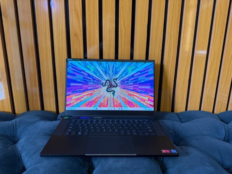 *HP Elitebook 1040 G6*
14" Convertible Touch Display 
Intel i5-8th Gen 
16GB RAM | 512GB SSD
Backlit Keyboard 
Face ID • Fingerprint
Laptop + Charger only