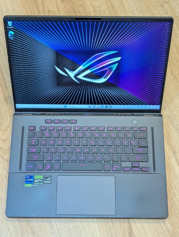 ASUS ROG Zephyrus G16
16" 165Hz FHD+ Display 
13th Gen Intel i7-13620H
16GB RAM / 1TB SSD
NVIDIA RTX 4060
8GB Dedicated Graphics Card 
RGB Backlit Keyboard 
Face ID IR Camera 
Laptop and Charger