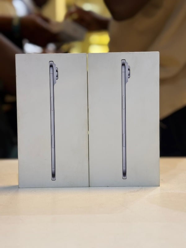 Brand New 
iPhone Air 512GB 
Locked (US Xfinity)
Non active