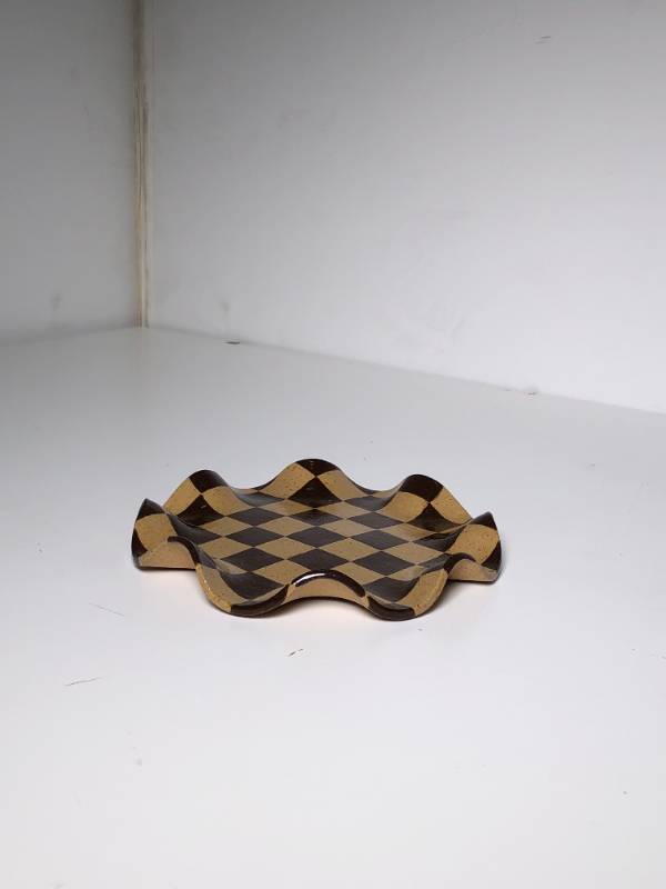 Checkered Wavy Plate