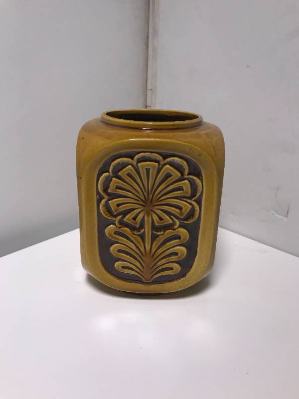 Poppytrail Gold Flower Ceramic Vase