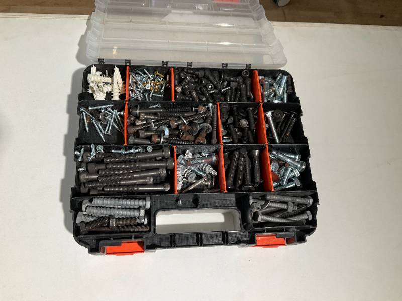 BOLTS / SCREWS / WALL ANCHORS / WASHERS