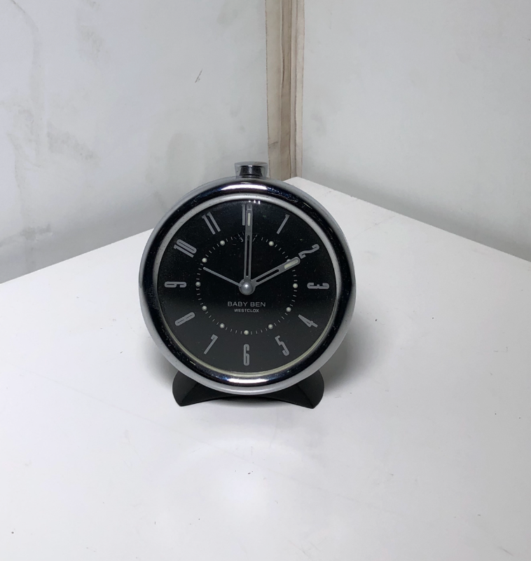 Silver Round Table Clock