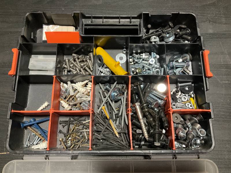 BOLTS / SCREWS / WASHERS