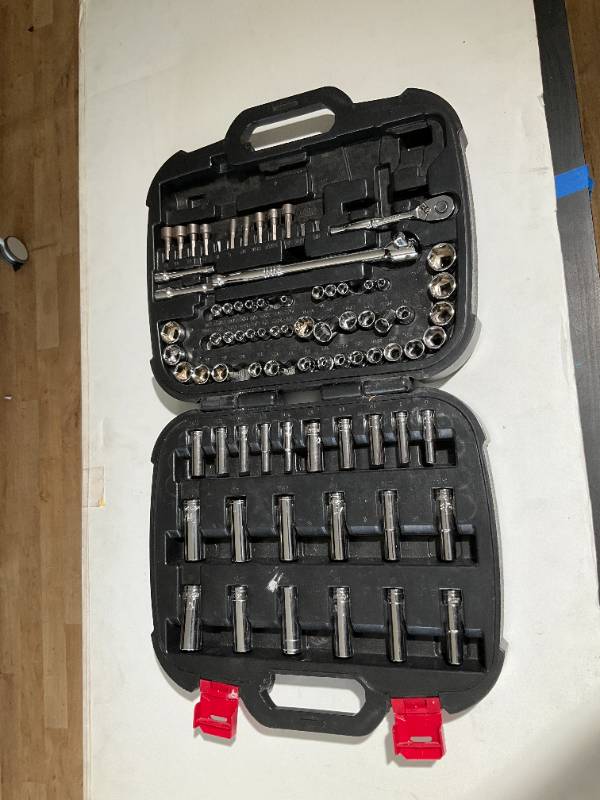 DRIVER SET - HUSKY MECHANICS 1/4 AND 3/8 DRIVE 111 PC TOOLS SET