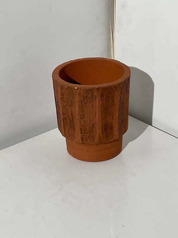 Ridged Taper Base Pot