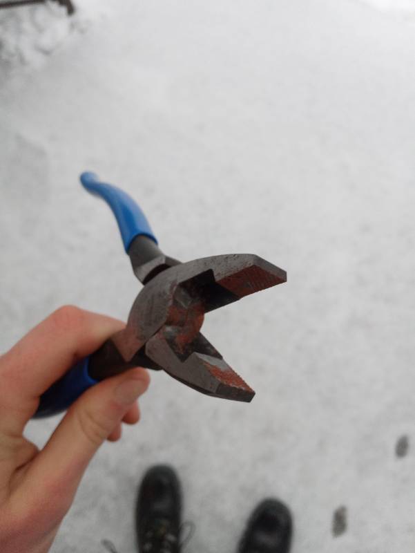 PLIERS - FLAT PLIERS WITH WIRE CUTTER 9 Inches