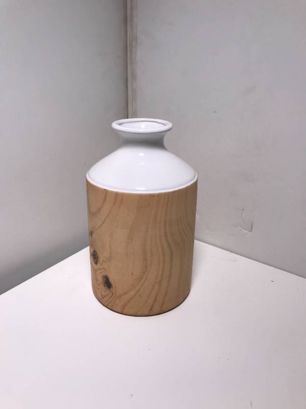 DecMode Contemporary Vase