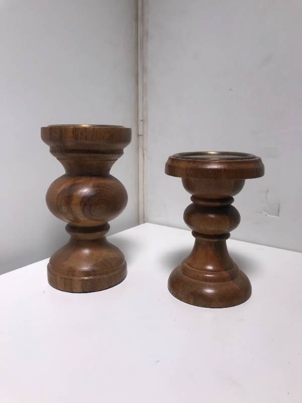 Wooden Stan Pillar Holder