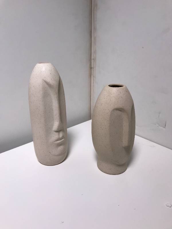 Faces Vase