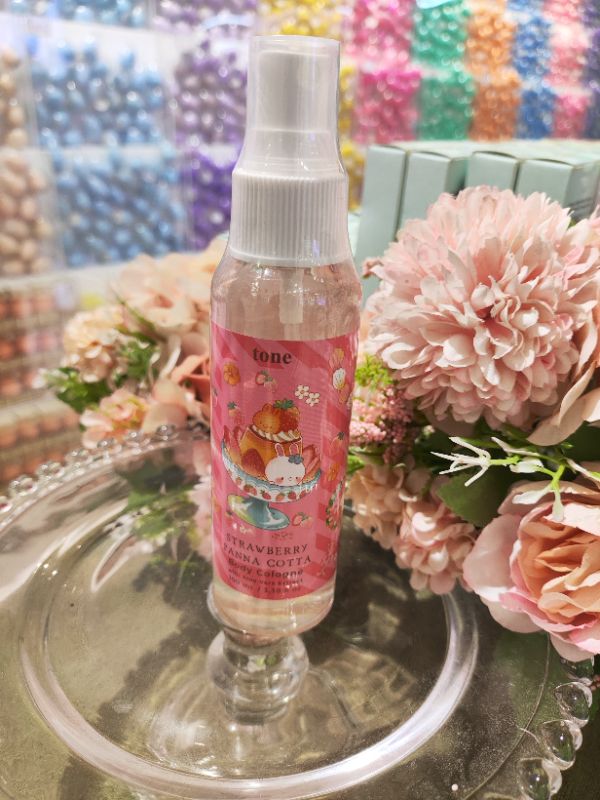 TONE Body Cologne Strawberry Panna Cotta kemasan spray 100ml