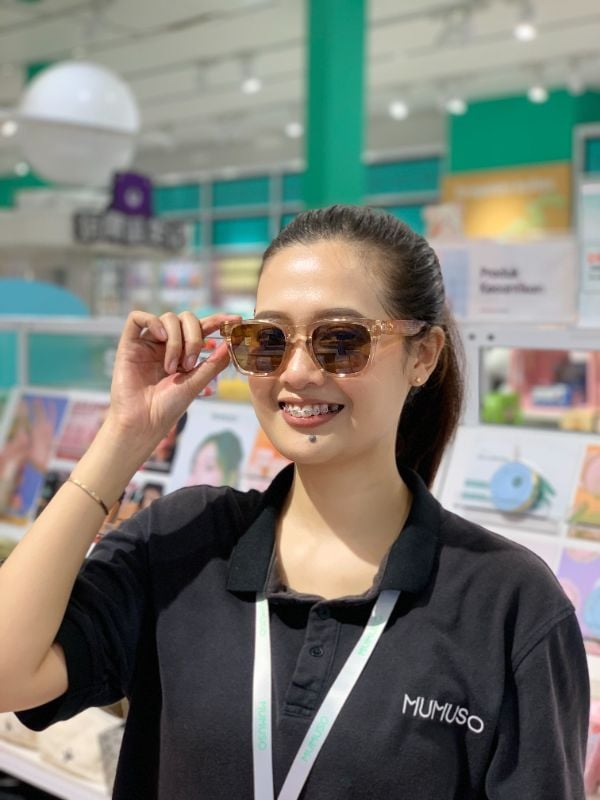 H601 Kacamata Sunglasses warna kontras pinggiran tebal (warna sampanye )