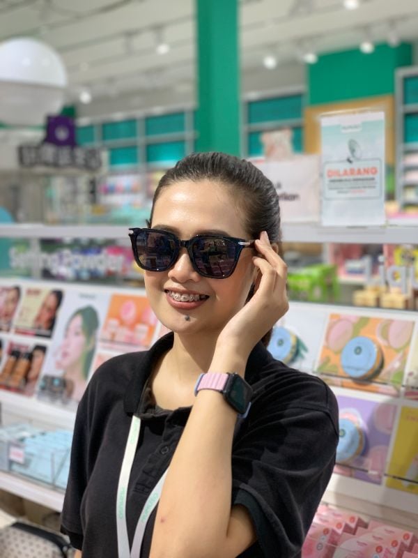 753 Kacamata Sunglasses Persegi Minimalis (Hitam)