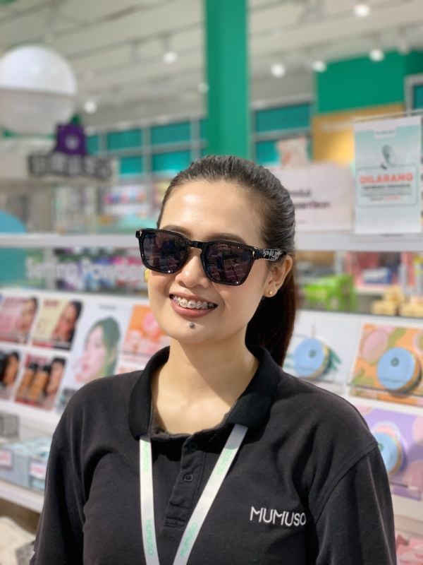 H601 Kacamata Sunglasses warna kontras pinggiran tebal (Hitam)