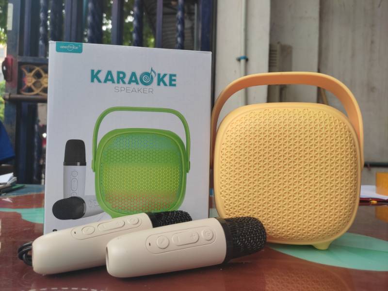 GTS 2009 - 4" KARAOKE BT Speaker with Two Wireless Mic