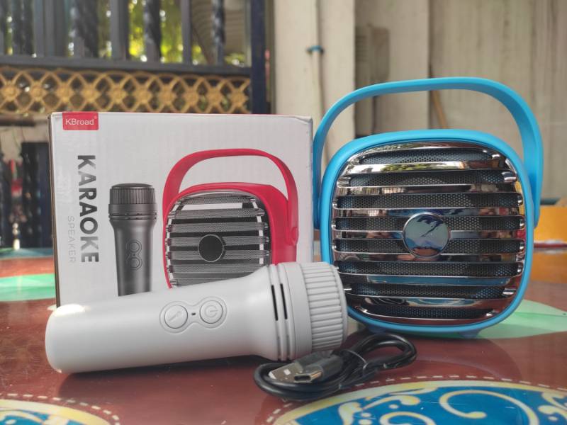 KTS 1943 - 3" KARAOKE BT Speaker with Wireless Mic