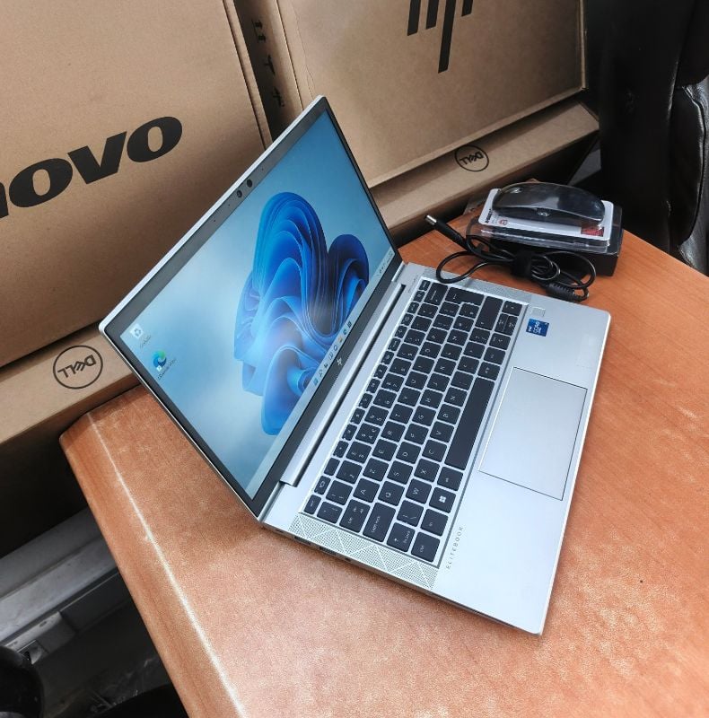 hp Elitebook 830 G8 11Th