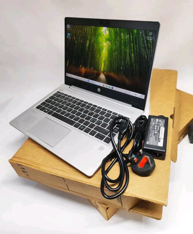 HP Elitebook core i7 10th 440 G7