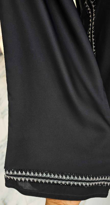 White Line Noir: Elegant Linework Abaya