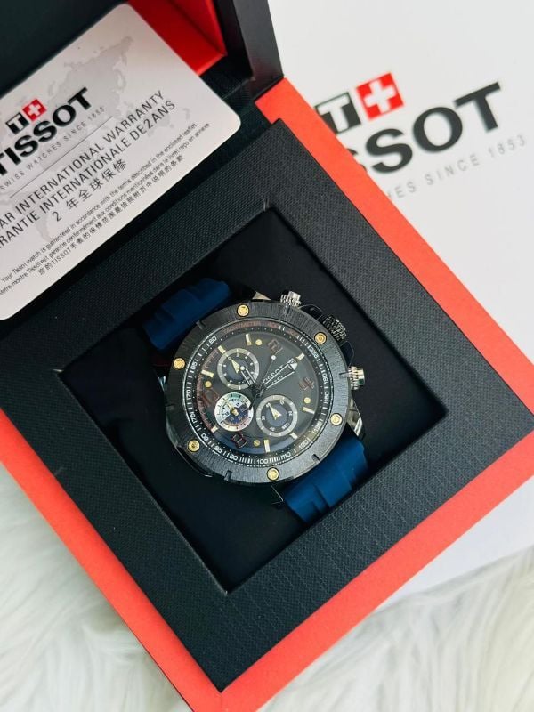 Sports Chronograph Style Watch – Durable Design with Silicone Strap