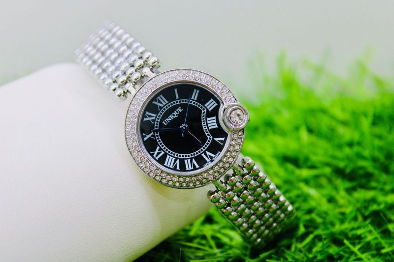 Glamour Timepiece: UNIQUE - EE Rhinestone Beaded Band Women's Watch